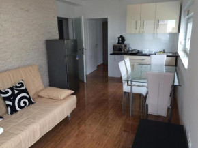 Modern eingerichtete Ferienwohnung für Familien oder Freundesgruppen mit Balkon, zentral am Meer gelegen